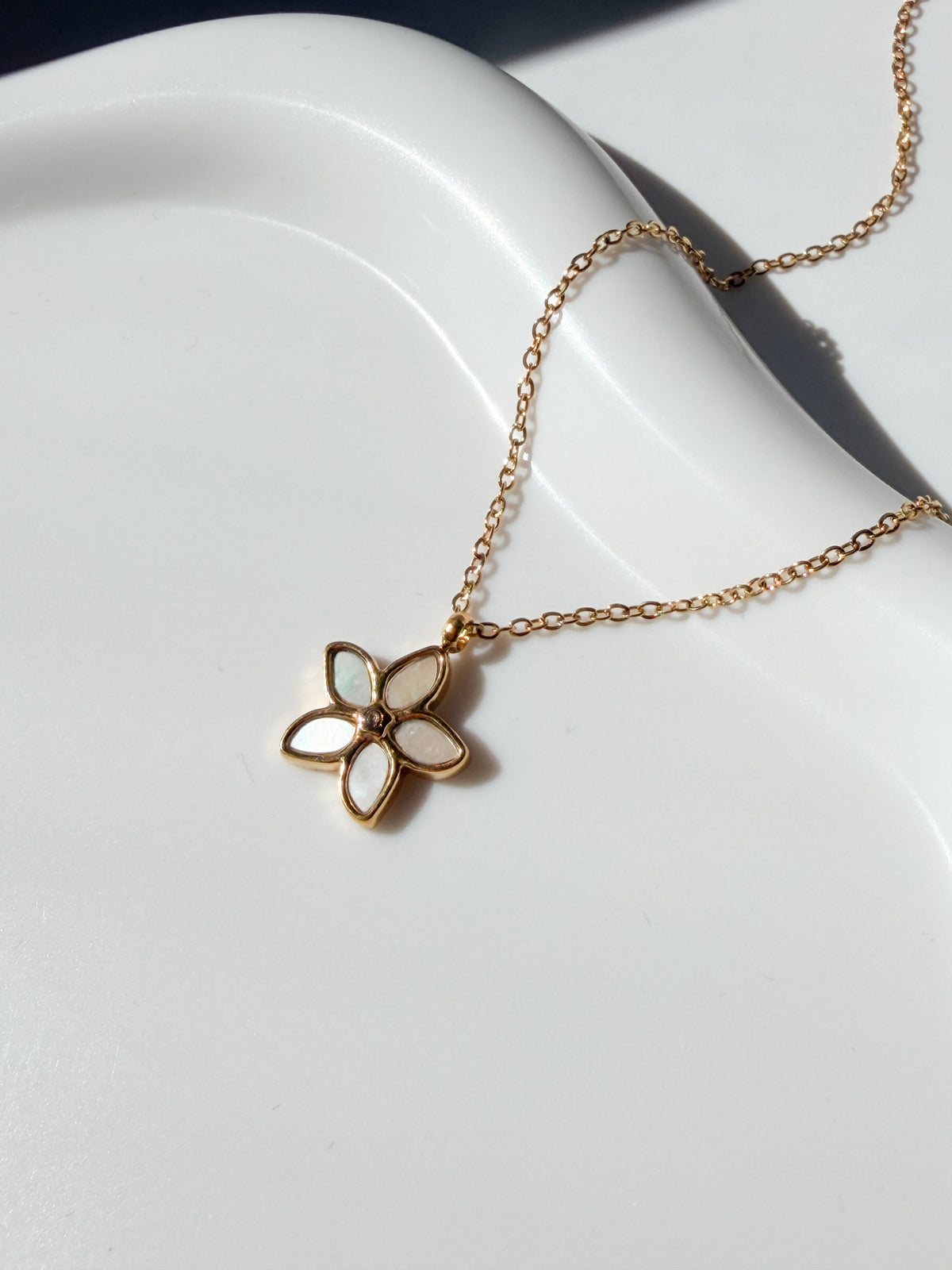 Gold Mother of Pearl Flower Pendant Necklace
