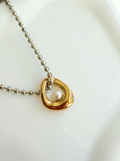 Two-Tone Pearl Pendant Necklace