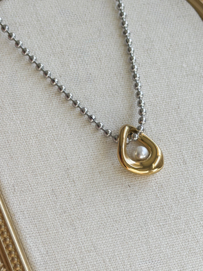 Two-Tone Pearl Pendant Necklace