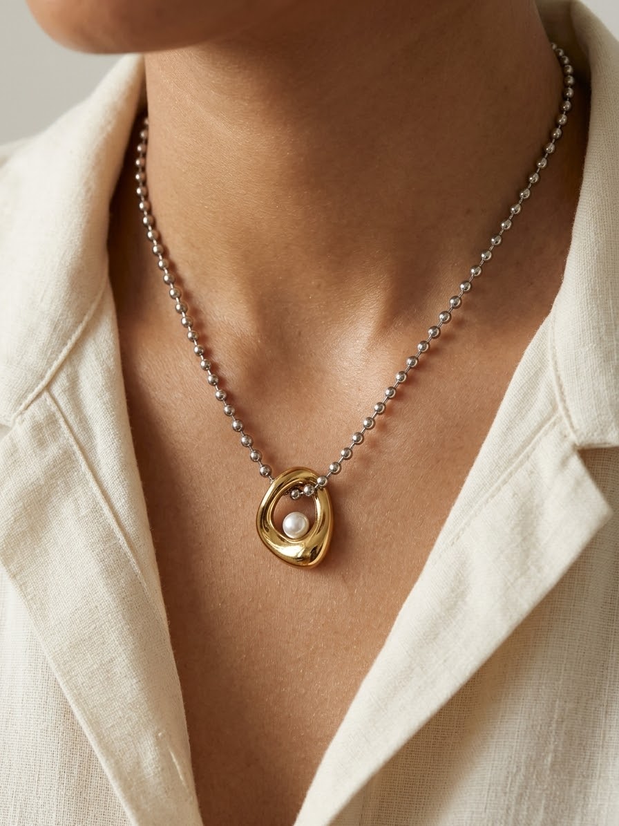 Two-Tone Pearl Pendant Necklace