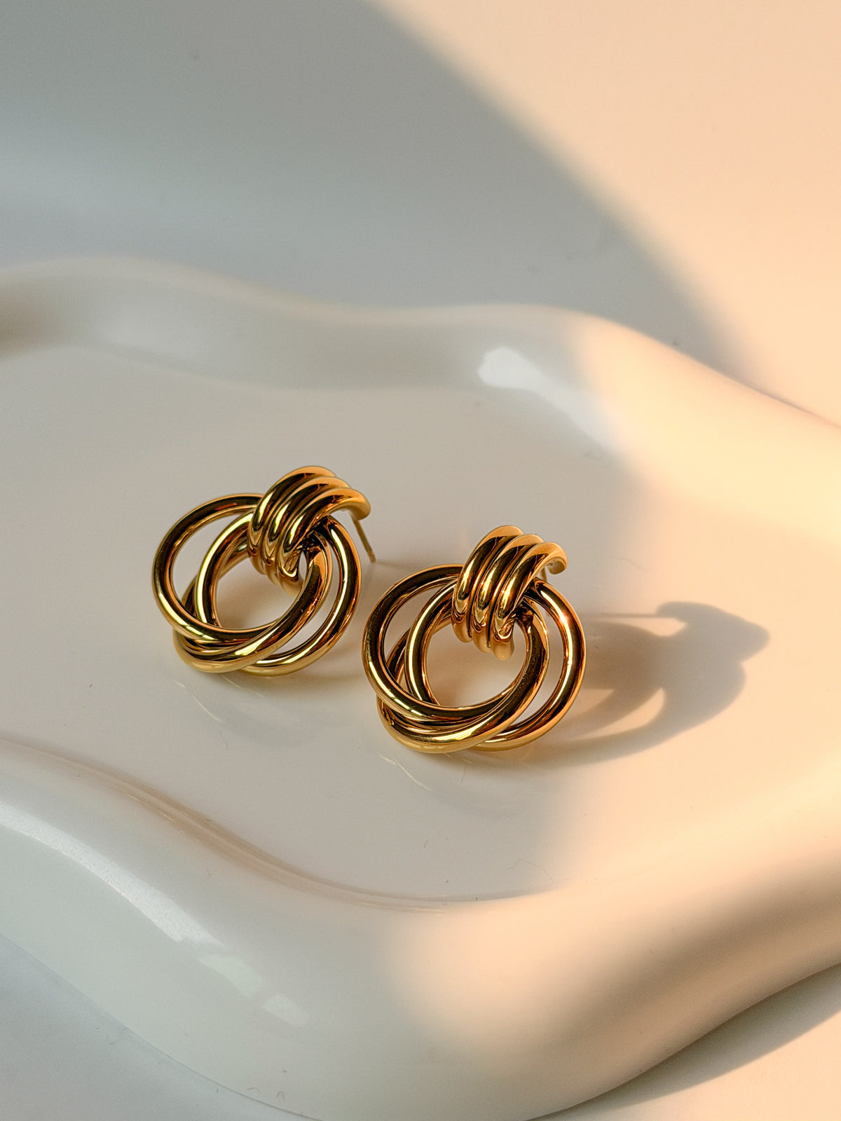 Gold Interlocking Circle Stud Earrings